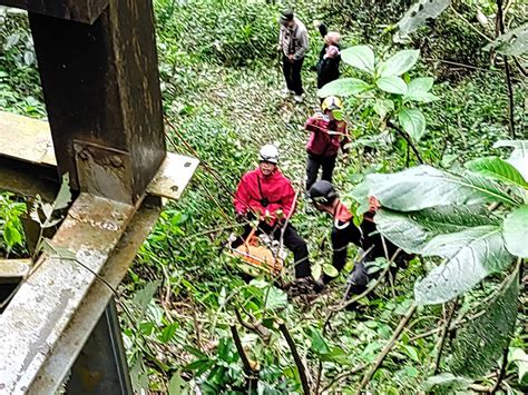 7旬老翁走吊橋掉落深谷 竹崎警消救援幸無礙 中華日報中華新聞雲