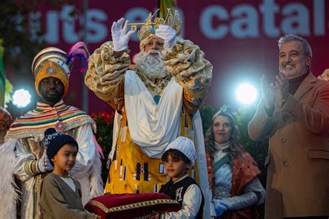 Unes 600 000 Persones Donen La Benvinguda Als Reis Mags A La Cavalcada