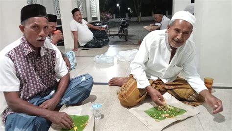 Shubuh Jum At Berkah Program Sedekah Nasi Gurih Di Masjid Al Ikhlas