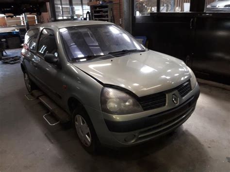 Renault Clio II 1 2 16V Salvage Vehicle 2002 Green