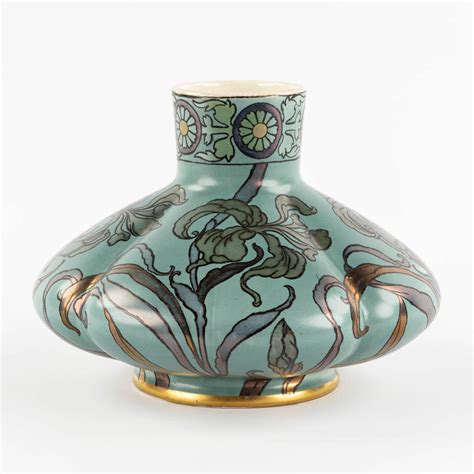 Boch Frères Keramis een vaas met lusterglazuur Art Nouveau H 18 x