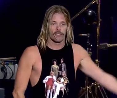 Polícia investiga se morte de baterista do Foo Fighters pode estar