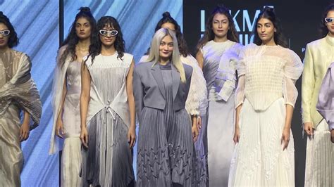 Watch Lakm Fashion Week X Fdci Season Episode Kriti Greta