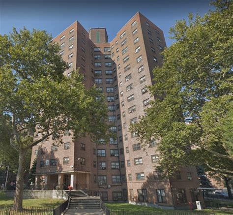 19-Year-Old Shot Twice At Brooklyn Farragut Houses, FDNY Says ...