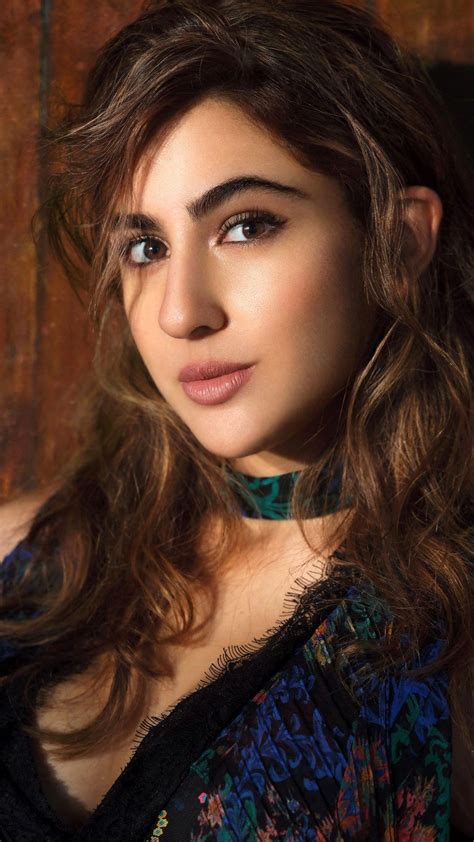 Actress Sara Ali Khan Mordeo Famous Celebrities Bollywood