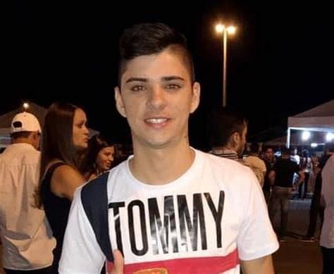 Jovem de 22 anos morre após perder o controle de motocicleta e bater em