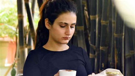 Dangal girl Fatima Sana Shaikh spotted at restaurant with shaved brow — View pics | News | Zee News