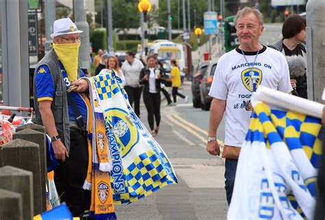 23 Brilliant Pictures As 2000 Leeds Uniteds Fans Celebrate Clubs