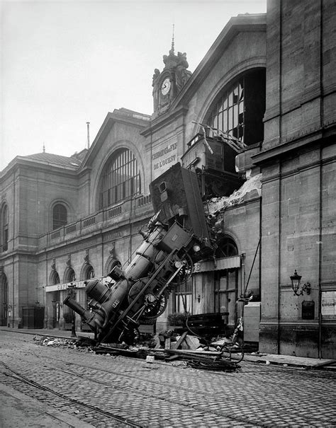 Montparnasse Derailment Railway Accident At The Gare Montparnasse In