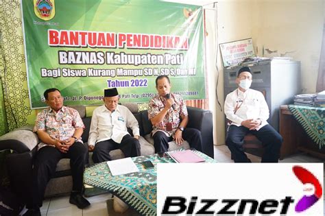 Serahkan Bantuan Pendidikan Untuk Siswa Sd Kurang Mampu Sekda Pati