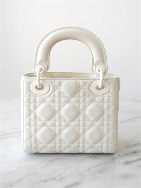 91 Sac mini Lady Dior à rabat ultra mat en cuir de veau Cannage Rose Mat