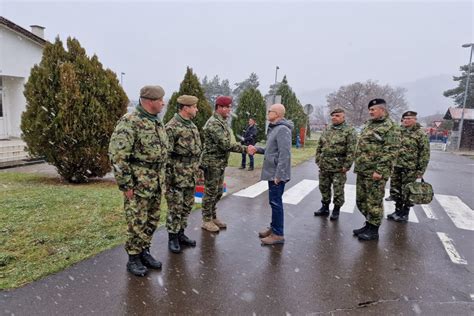 Eka Se Zahtev Za Povratak Vojske Koja Mu Je Svrha Ako Se Zna Da E