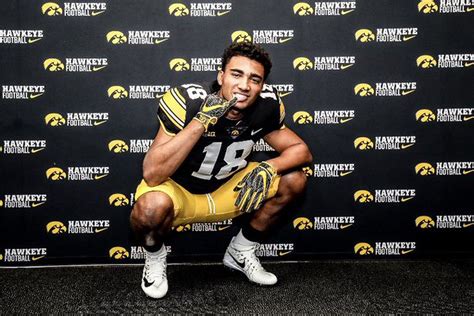 Iowa Football Recruiting Hawkeyes Land Commitment From 3 Star Te