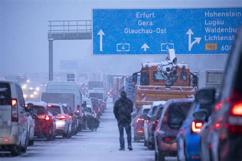 Mega Stau Auf A In Sachsen Laster Blockiert Autobahn