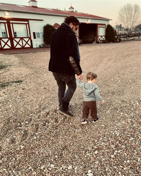 The Big Bang Theory star Johnny Galecki shares a adorable photo with his son [PHOTO] - News