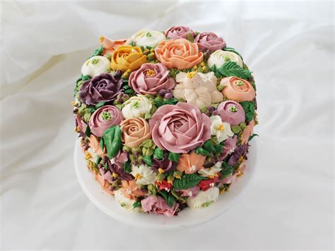 How To Make Icing Flowers For A Flower Cake - Food.com | Icing flowers ...