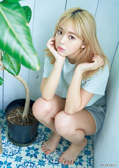 藤田ニコル、プルルン女神ボディでセクシーに 美谷間・美ヒップで魅了 ライブドアニュース