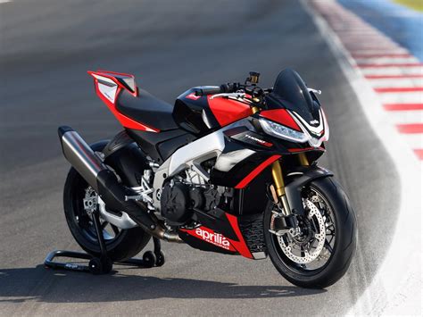 Aprilia Tuono V Factory Se Sbk Guide Total Motorcycle