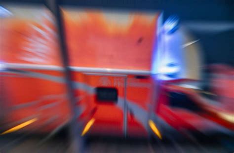 Unfall In Leinfelden Echterdingen Traktor Streift Und Verletzt