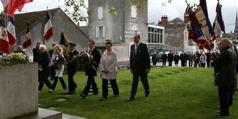 Dimanche Matin Un Vibrant Hommage A T Rendu Aux Victimes Et H Ros De