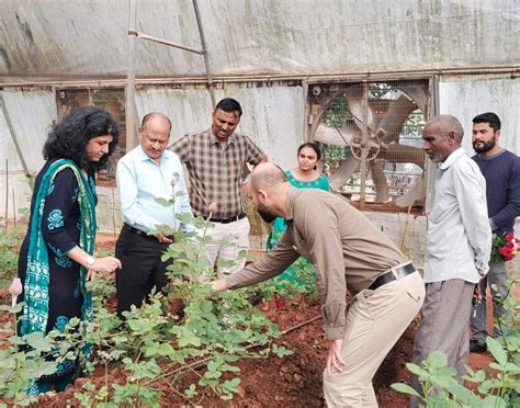 Hon Ble Vice Chancellor Dr Z P Patel Visited Greenhouse Complex