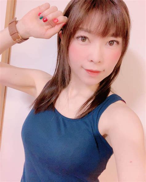 Dj Miyaさんのインスタグラム写真 Dj Miyainstagram「みんなは何色が好きぃ？？ ️ にゃほほほほーん ️ ️お部屋