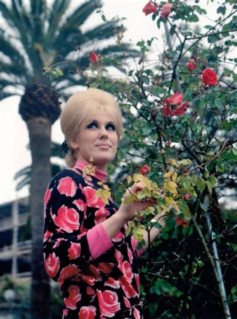 Britains Queen Of Pop 46 Beautiful Photos Of Dusty Springfield In The