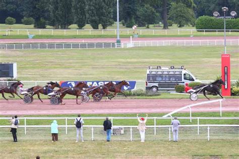 La Photo De L Arriv E Du Prix Du Roule Course Pmu Du Samedi Juillet