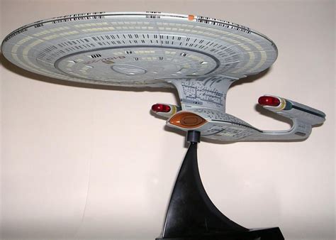 Star Trek Starship Legends Uss Enterprise Ncc 1701 D By Diamond Select