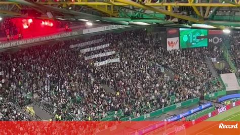 Tarjas C Nticos E Tochas As Provoca Es Entre As Claques De Sporting