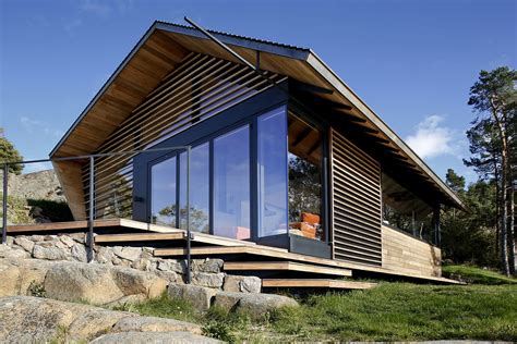 Østfold Cabin Cozy Norwegian Retreat On The Sea Edge Decoist