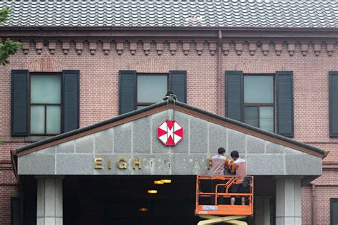 DVIDS - Images - 8th Army Headquarters Yongsan Signage Removal [Image 1 of 5]