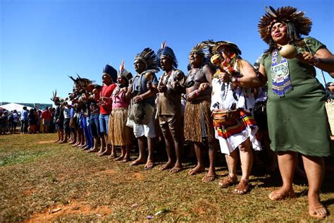 No Acampamento Terra Livre Joenia Wapichana Garante Que Funai Dar