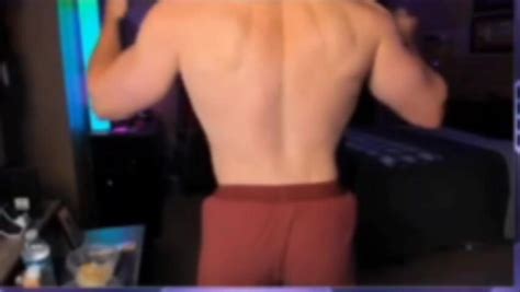 Str Streamer Shakes Ass For Every Sub ThisVid