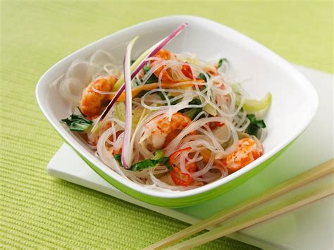 Shrimp Stir-fry with Noodles recipe | Eat Smarter USA