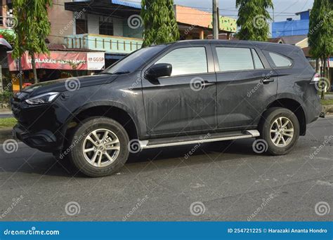 Isuzu Mux Suv 2019 4wd Imagen Editorial Imagen De Indonesia 254721225