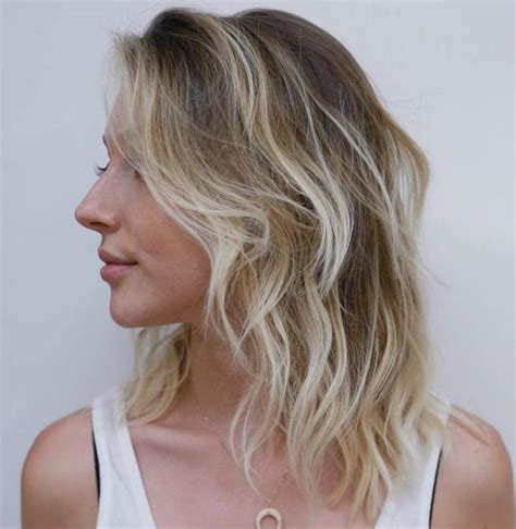 Styles With Medium Blonde Hair For Major Inspiration