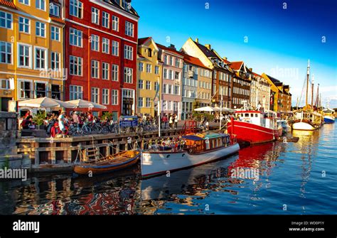 Am Ankerdenkmal In Nyhavn Fotos Und Bildmaterial In Hoher Aufl Sung