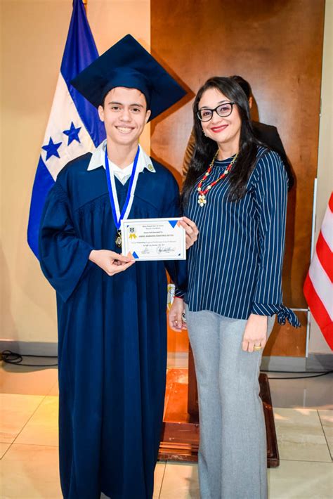 Graduación noveno grado Adonay Bilingual School en Honduras