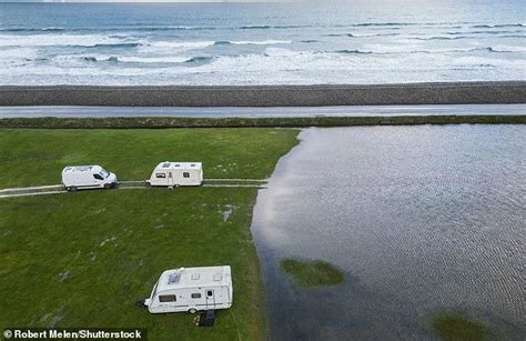 Uk Weather Storm Nelson Hits Easter Holidaymakers As Gales Blow Roof