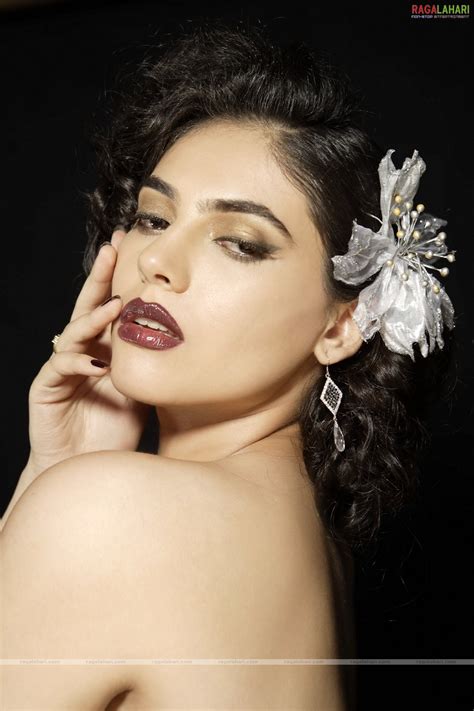 MASALA New Commer Actress SHIRIN HOT Portfolio Gallery