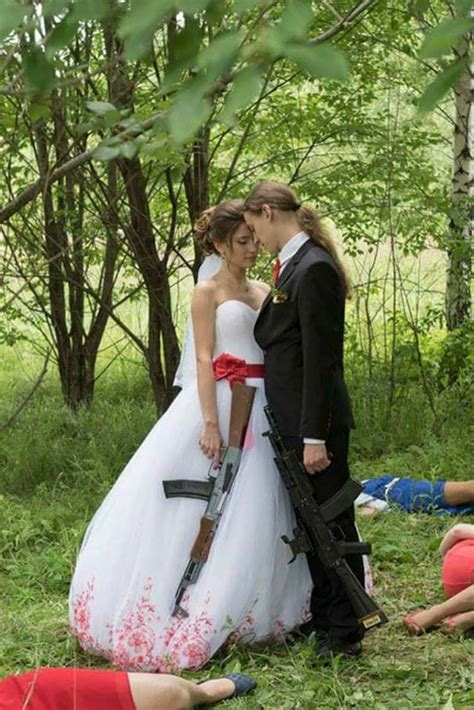 Awkward Wedding Photos (25 Pics)