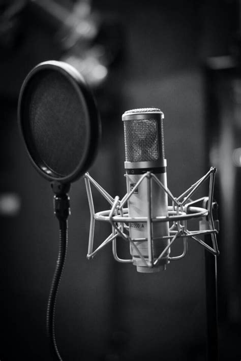 6 Best Microphones for Recording Rap Vocals 2021 - Rhymemakers