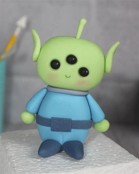 Fondant alien cake topper step by step tutorial