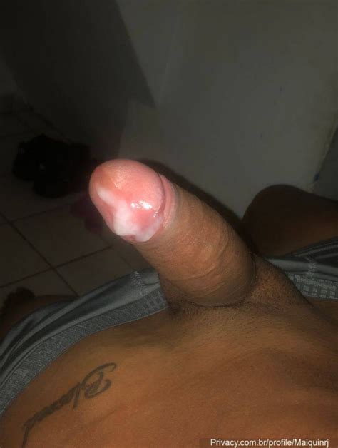 Maiquinrj Exibindo A Piroca E Batendo Punheta Foto De Penis