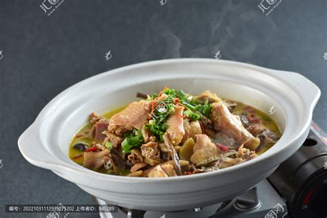 杂菌炖土鸡中国菜系食品餐饮摄影素材汇图网