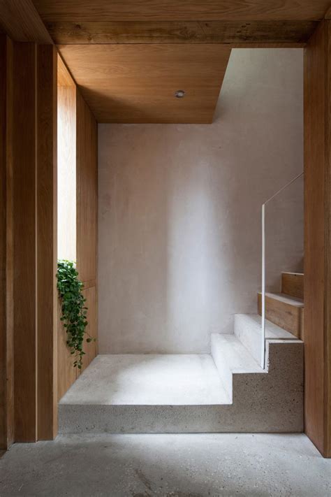 Cathie Curran Completes Hempcrete Walled Mews House In East London