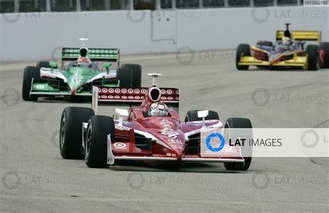 2 3 June 2007 Milwaukee Wisconsin Usa Scott Dixon Leads Dan Wheldon