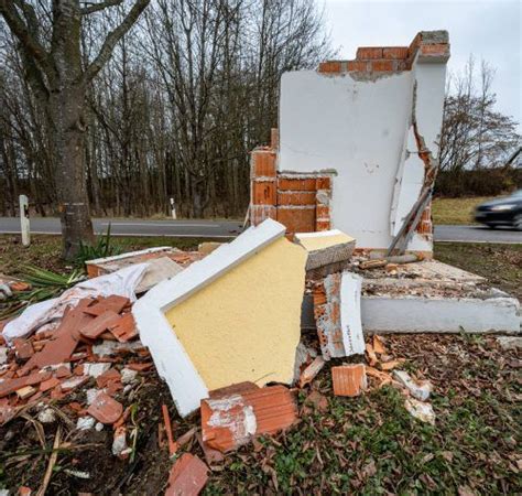 OVB Heimatzeitungen Kapelle bei Unfall völlig zerstört 33 Stunden