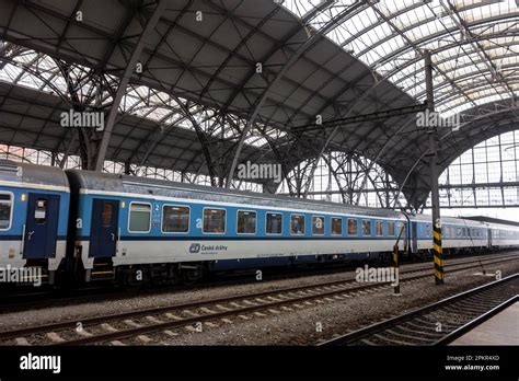 PRAG TSCHECHISCHE REPUBLIK 13 NOVEMBER 2022 Wagen und Züge des